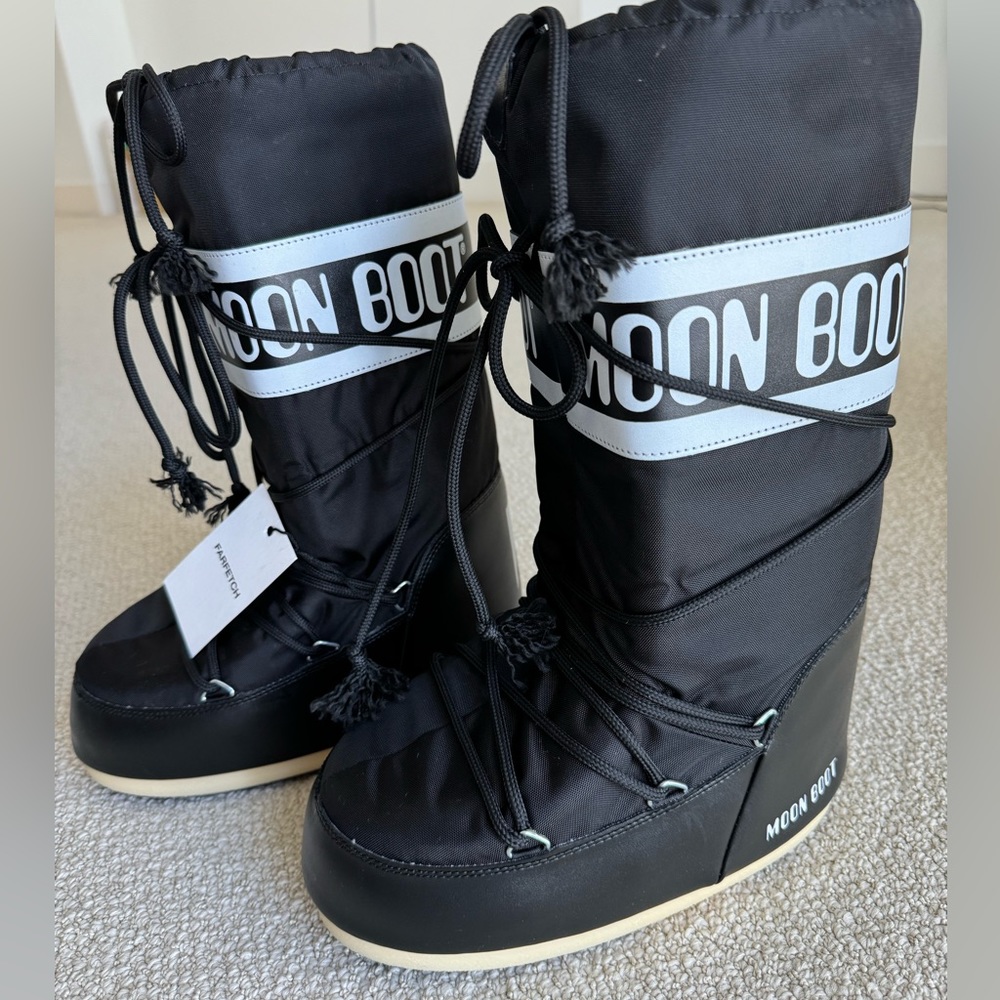 Moon boot icon in black size 8-9 (39-41)